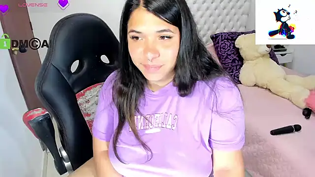 Karlathompson online show from February 10, 2025, 11:13 pm