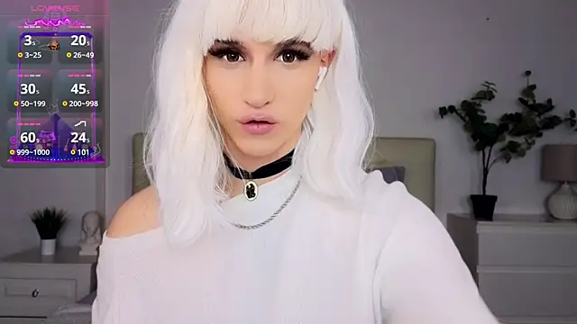 Snapshot of HelenSpellman chatting on December 17, 2024, 12:45 am HelenSpellman online show from December 17, 2024, 12:45 am