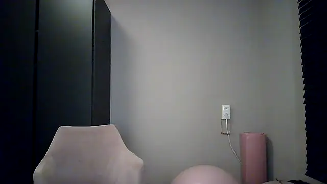 Snapshot of avajade chatting on May 21, 2026, 9:33 pm avajade online show from May 21, 2026, 9:33 pm