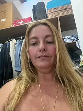 Snapshot of moniquerainx chatting on June 19, 2026, 11:19 pm moniquerainx online show from June 19, 2026, 11:19 pm