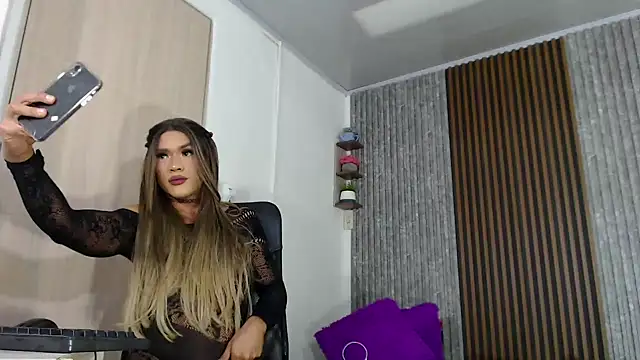 Snapshot of SARA_TS_FOX chatting on December 18, 2024, 8:25 pm SARA TS FOX online show from December 18, 2024, 8:25 pm