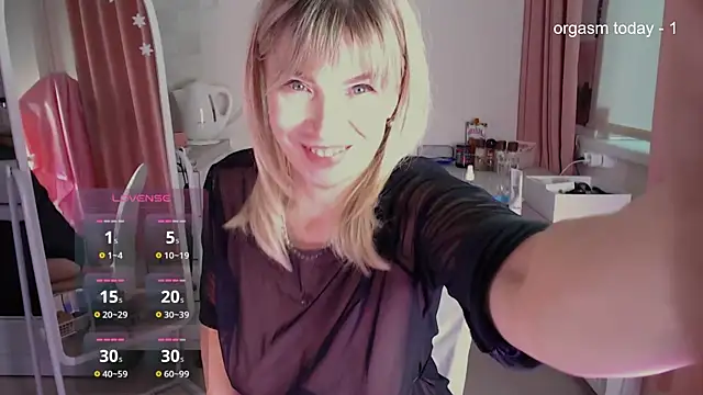 JuliaVilnet online show from February 3, 2025, 8:24 am