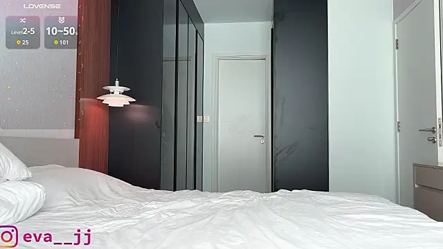 Eva JJ online show from February 14, 2026, 2:41 am