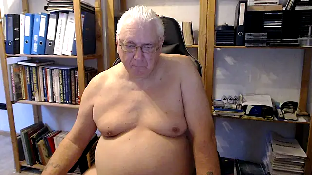 SchwanzhureXXL online show from August 3, 2026, 4:22 am