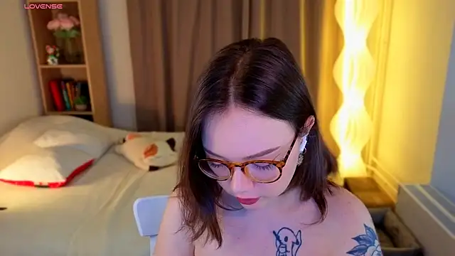 MilenaSaint online show from February 9, 2026, 3:43 am