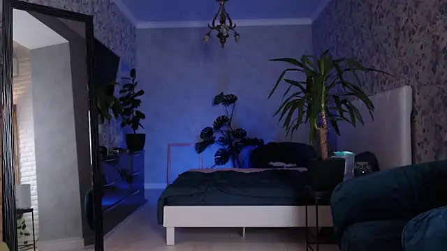 ClaraBendover online show from November 11, 2025, 8:31 pm