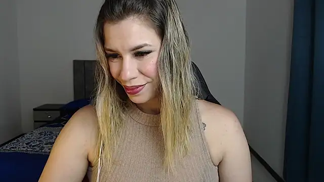 ms sofia x online show from December 8, 2024, 2:52 pm