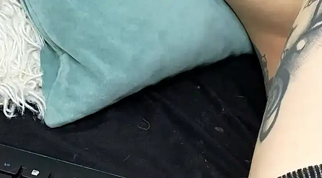 Snapshot of ninaa_fox chatting on February 8, 2025, 6:22 pm ninaa fox online show from February 8, 2025, 6:22 pm