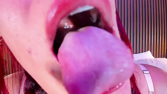 Snapshot of naughty_flower18 chatting on March 22, 2025, 2:05 am naughty flower18 online show from March 22, 2025, 2:05 am