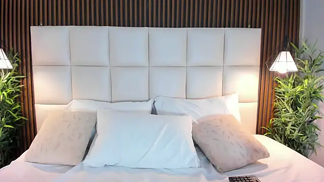 Snapshot of naughty_flower18 chatting on October 8, 2025, 10:40 pm naughty flower18 online show from October 8, 2025, 10:40 pm