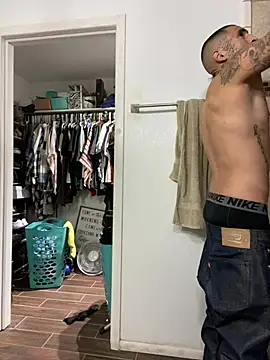 Prettyboiflaco online show from January 16, 2025, 6:25 am