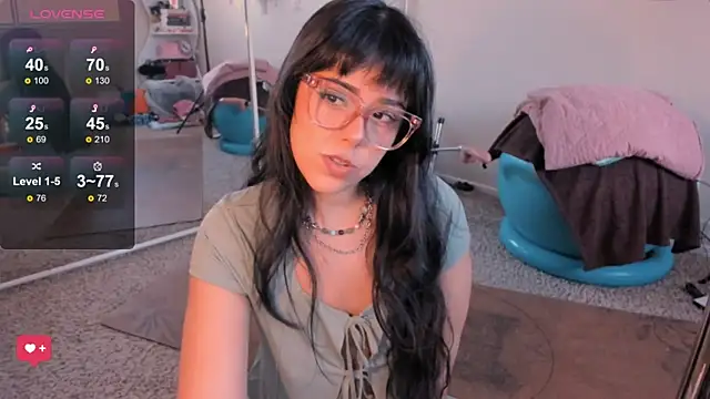 Evie-Luna online show from November 9, 2025, 11:47 pm