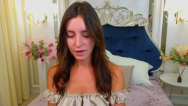 Snapshot of Ariana_Petite chatting on June 15, 2026, 12:13 am Ariana Petite online show from June 15, 2026, 12:13 am