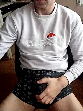 Snapshot of MlodyDres chatting on January 6, 2025, 8:46 am MlodyDres online show from January 6, 2025, 8:46 am