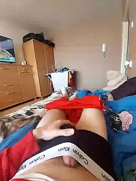 Snapshot of MlodyDres chatting on February 17, 2025, 9:13 am MlodyDres online show from February 17, 2025, 9:13 am