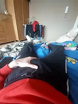 Snapshot of MlodyDres chatting on February 27, 2025, 12:45 pm MlodyDres online show from February 27, 2025, 12:45 pm