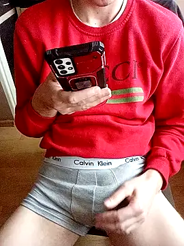 Snapshot of MlodyDres chatting on February 28, 2025, 8:31 am MlodyDres online show from February 28, 2025, 8:31 am