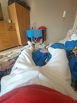 Snapshot of MlodyDres chatting on March 20, 2025, 12:00 pm MlodyDres online show from March 20, 2025, 12:00 pm