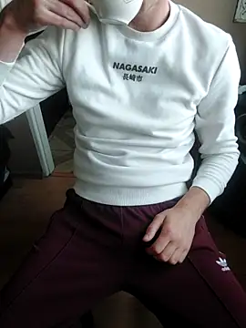 Snapshot of MlodyDres chatting on September 12, 2025, 4:45 am MlodyDres online show from September 12, 2025, 4:45 am