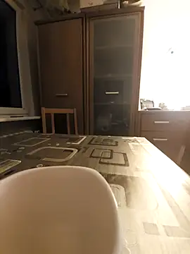 Snapshot of MlodyDres chatting on October 1, 2025, 5:30 pm MlodyDres online show from October 1, 2025, 5:30 pm