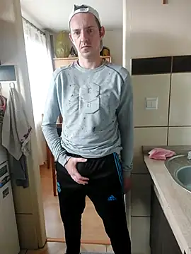 Snapshot of MlodyDres chatting on October 16, 2025, 8:26 am MlodyDres online show from October 16, 2025, 8:26 am