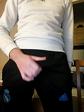 Snapshot of MlodyDres chatting on October 24, 2025, 6:37 pm MlodyDres online show from October 24, 2025, 6:37 pm