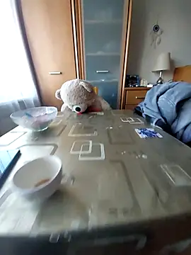 Snapshot of MlodyDres chatting on October 25, 2025, 6:43 am MlodyDres online show from October 25, 2025, 6:43 am