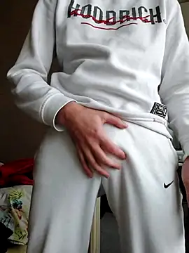 Snapshot of MlodyDres chatting on October 27, 2025, 1:26 pm MlodyDres online show from October 27, 2025, 1:26 pm