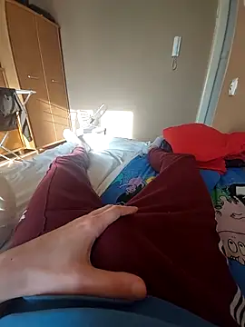 Snapshot of MlodyDres chatting on November 8, 2025, 12:16 pm MlodyDres online show from November 8, 2025, 12:16 pm