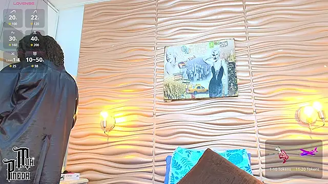 mia pineda online show from September 30, 2025, 4:01 pm