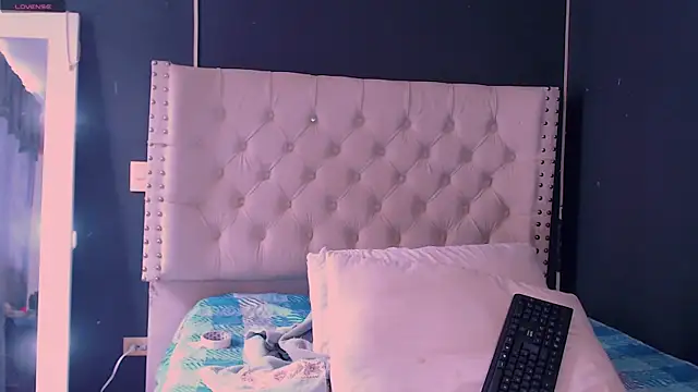 Snapshot of valen_thompson chatting on December 30, 2024, 7:21 pm valen thompson online show from December 30, 2024, 7:21 pm