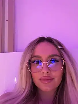 mollyxxx online show from February 2, 2025, 1:55 am