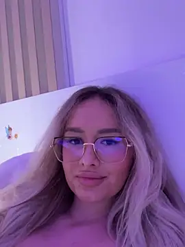 mollyxxx online show from March 7, 2025, 4:57 am