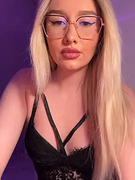 Snapshot of mollyxxx chatting on April 28, 2026, 1:48 am mollyxxx online show from April 28, 2026, 1:48 am