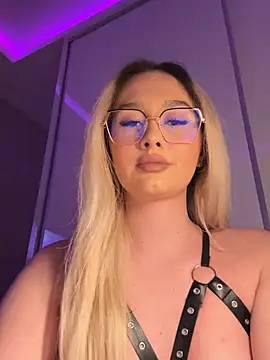 Snapshot of mollyxxx chatting on April 30, 2026, 1:23 am mollyxxx online show from April 30, 2026, 1:23 am
