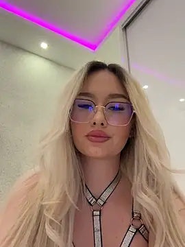 Snapshot of mollyxxx chatting on May 1, 2026, 3:00 am mollyxxx online show from May 1, 2026, 3:00 am