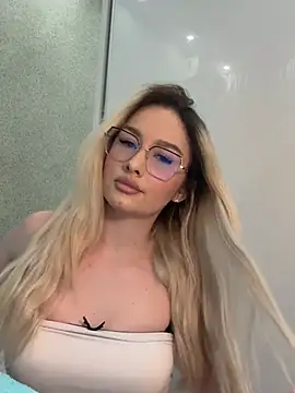 Snapshot of mollyxxx chatting on May 9, 2026, 4:06 am mollyxxx online show from May 9, 2026, 4:06 am