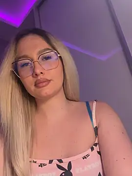 Snapshot of mollyxxx chatting on May 17, 2026, 3:04 am mollyxxx online show from May 17, 2026, 3:04 am