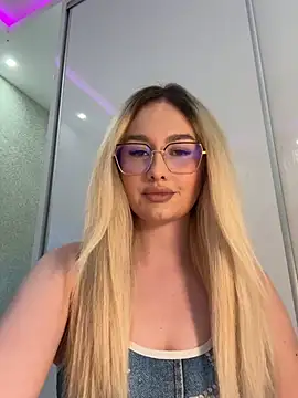 Snapshot of mollyxxx chatting on May 22, 2026, 2:40 am mollyxxx online show from May 22, 2026, 2:40 am