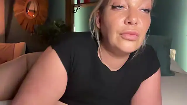 cyberchickie maria online show from June 4, 2026, 12:44 pm