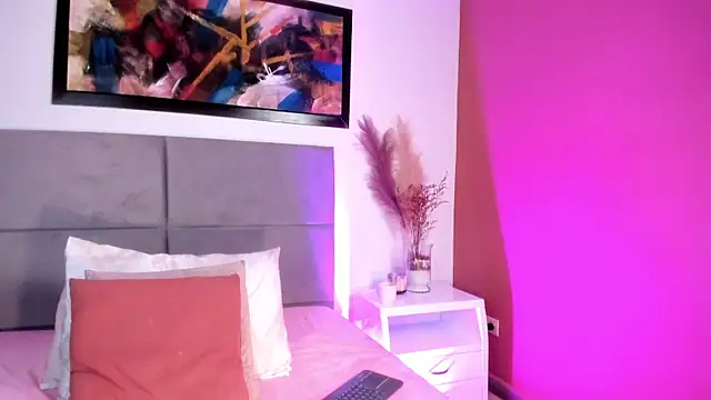 Snapshot of JupiteFox chatting on February 4, 2025, 12:40 am JupiteFox online show from February 4, 2025, 12:40 am