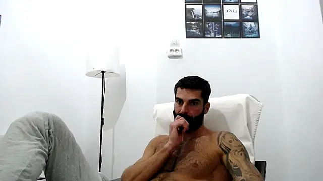 Verycutex online show from October 4, 2025, 7:23 pm