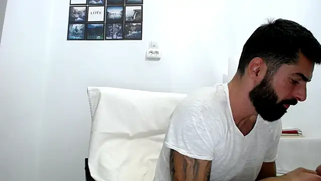 Verycutex online show from October 14, 2025, 7:58 pm