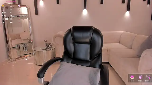 MiaRoberts1 online show from January 24, 2025, 6:25 pm