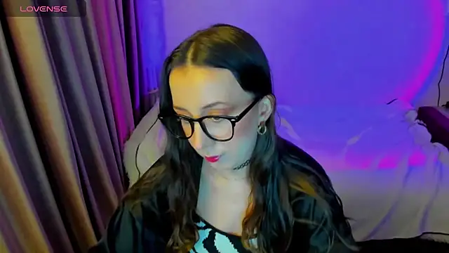 CurlySteph online show from March 1, 2026, 7:27 pm