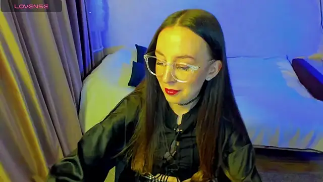 CurlySteph online show from May 5, 2026, 5:21 pm