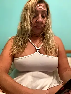 camelia3 online show from December 2, 2025, 12:38 am