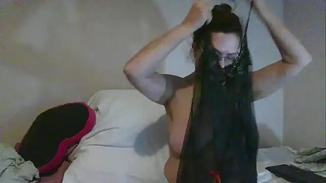 Hottie-Mom online show from December 4, 2024, 8:45 am