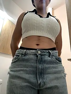 LaanaCooper online show from October 21, 2025, 4:19 pm