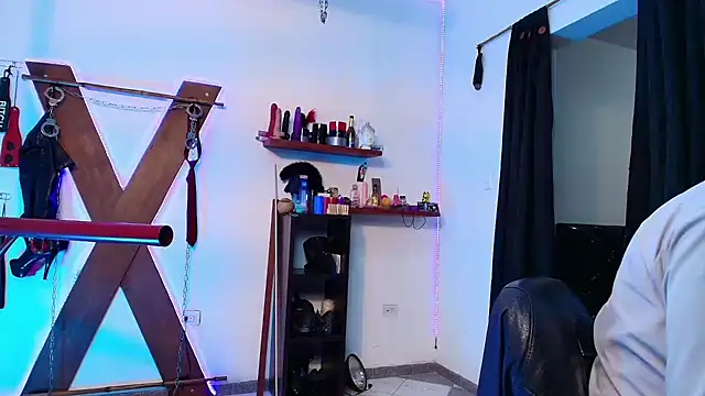 boy n girl online show from December 14, 2024, 9:40 am